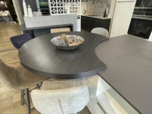 Plateau de table sur mesure en stratifié, avec chant STRAT assorti : Collection Cuisine Cholet